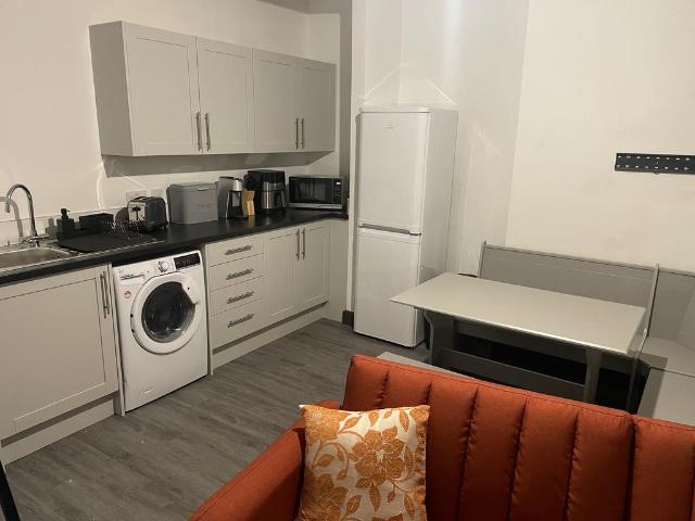 Darlington Road Air BnB, Ferryhill. 1 bed flat to rent £1,521 pcm £351 pw