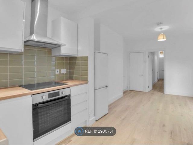 Darlington Road, London SE27, 2 bed maisonette to rent, £1,900 pcm | PrimeLocation
