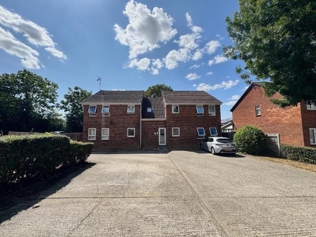 Darnay Rise, Chelmsford CM1 Studio to rent £950 pcm £219 pw