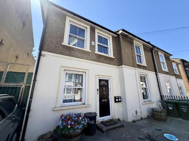 Darnley Street, Gravesend, DA11 2 bed flat to rent £1,500 pcm £346 pw