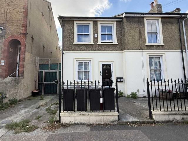 Darnley Street, Gravesend DA11, 2 bed flat to rent, £1,550 pcm | PrimeLocation