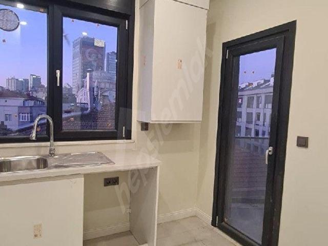 DARPHANE YE YAKIN CADDE ÜZERİNDE ŞEHİR MANZARALI DUBLEX NET 300 M2 KULLANİM
