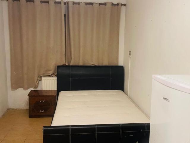 Darris Close, Hayes UB4, 1 bed flat to rent, £1,200 pcm | PrimeLocation