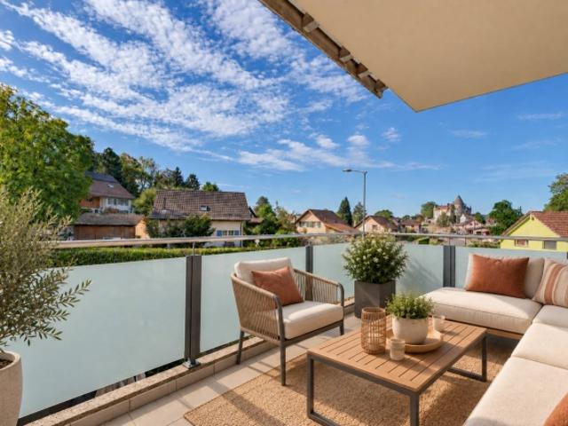 Das Château d'Oron im Hintergrund