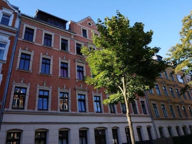 Das Besondere genießen + Bad mit Fenster ! 1. OG !