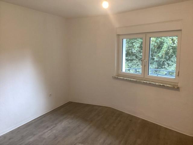 Das Glück hat ein Zuhause: ansprechende und renovierte 3 Zimmer Wohnung mit Balkon