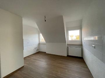 Das Glück hat ein Zuhause: günstige 2,5 Zi. Wohnung mit Ausblick!