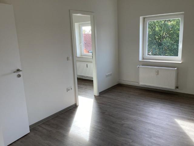 Das Glück hat ein Zuhause: schöne sanierte 2,5 Zi. Dachgeschoss Wohnung, sofort anmietbar!