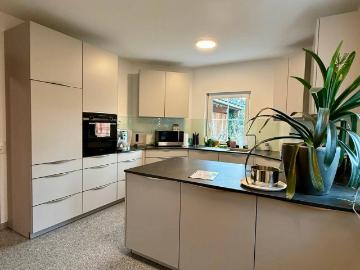 Das ideale Zuhause für Handwerker mit Werkstatt, Hebebühne und vielen Extras in top Lage!