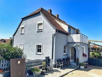 Das perfekte Mehrgenerationenhaus mit 3 separaten Wohnungen. Kaufen, Einziehen und Wohlfühlen!
