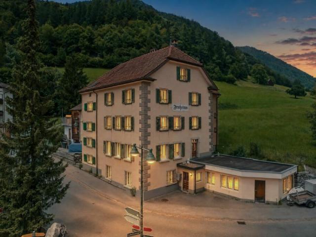 Das Raumwunder im Taminatal: 9 Zimmer Haus mit viel Potenzial