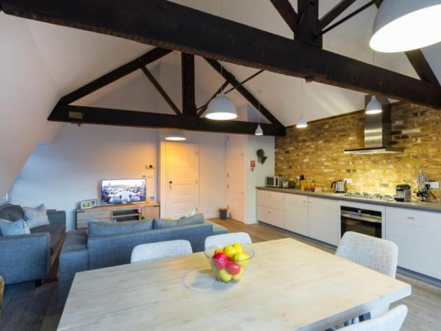 Dashing 2 bedroom apartment in Fitzrovia Has an Apartment
