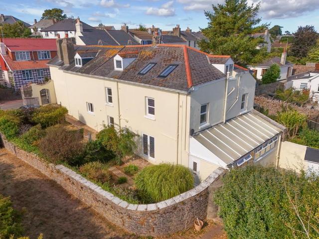 Dashpers, Brixham, TQ5 9LL 6 bed cottage to rent £2,600 pcm £600 pw