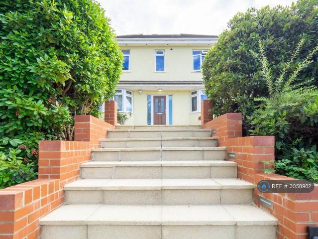 Dashwood Ave, High Wycombe, HP12 1 bed in a house share to rent £850 pcm £196 pw