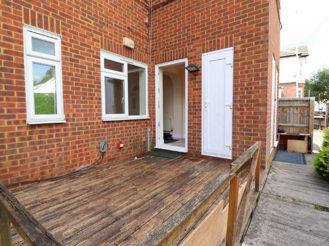 Dashwood Avenue, High Wycombe HP12 1 bed flat to rent £900 pcm £208 pw
