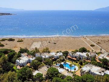 Datça Zarbun Sitesinde Denize Sıfır, Havuzlu 2+1 Satılık Villa