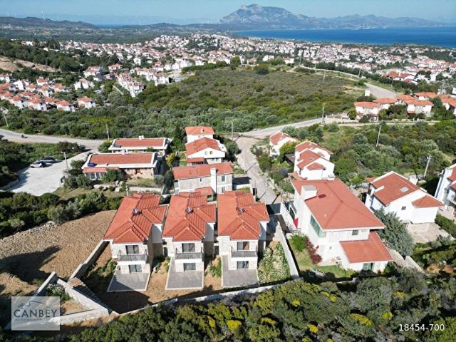 Datça İskele'de deniz manzaralı tam donanımlı 4+1 sıfır villa