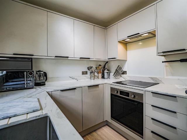Datchet Close, Hemel Hempstead HP2, 2 bed flat to rent, £1,550 pcm | PrimeLocation