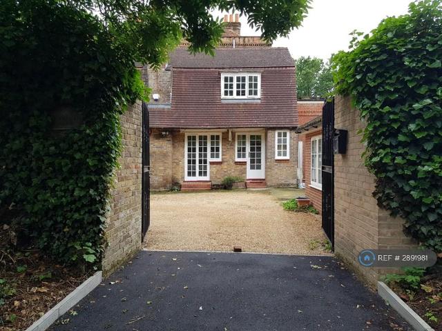Datchet Road, Horton, SL3 3 bed semi detached house to rent £2,700 pcm £623 pw