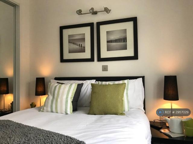 Datchet, Slough, SL3 2 bed flat to rent £1,695 pcm £391 pw