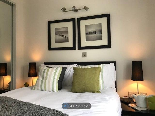 Datchet, Slough SL3, 2 bed flat to rent, £1,695 pcm | PrimeLocation