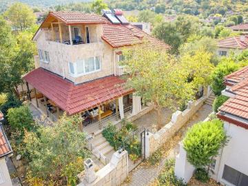 Davutlar Bölgesi Triplex Bahçeli Villa