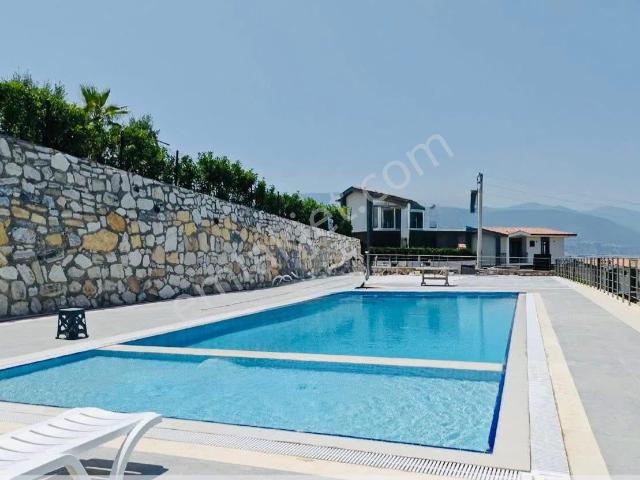 Davutlar’da Deniz Manzaralı Lüks Tripleks Villa | 5+1