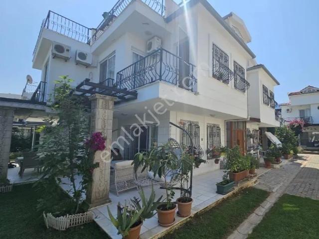 Davutlar Dilek Termal Sitesi’nde 4+1 Tripleks Villa,150 M² Net, Geniş Bahçe & Teras