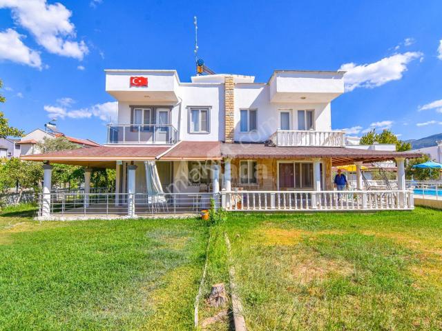 Davutlar Doğanay Sitesi'nde 3+1 Köşe Konum Satılık Yazlık