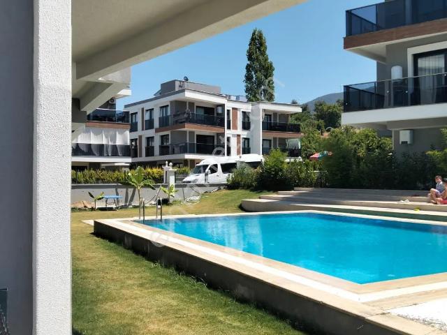 Davutlar Havuzlu Sitede Eşyalı 3+1 2.kat Acil Satılık Daire