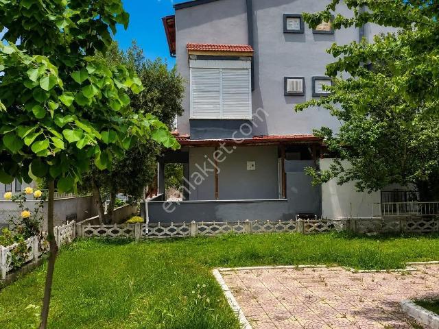 Davutlar, Kuşadası'nda Denize Yakın Komple Yenilenmiş Villa!