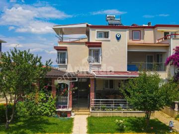 Davutlar Sahilinde Denize Yakın 4+1 Tripleks Villa