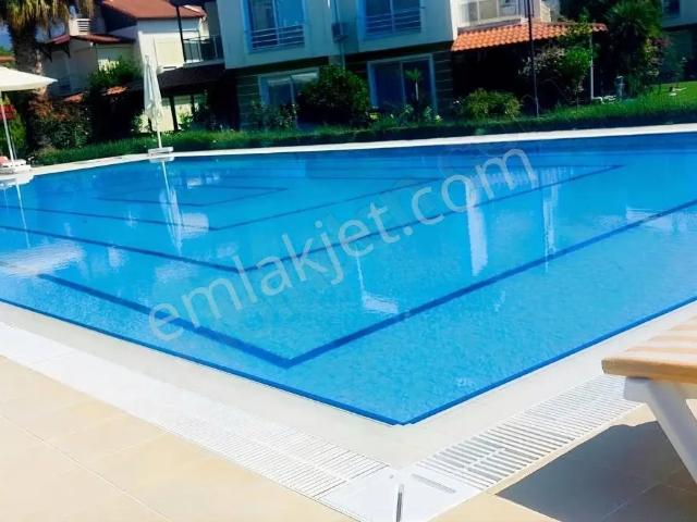 Davutlar Sahilinde Plaja 400m Havuzlu 2+1 Yazlık Apart Daire