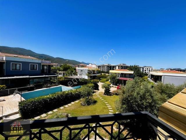 Davutlarda Merkeze Yakın Havuzlu Sitede Kiralık 2+1 Villa