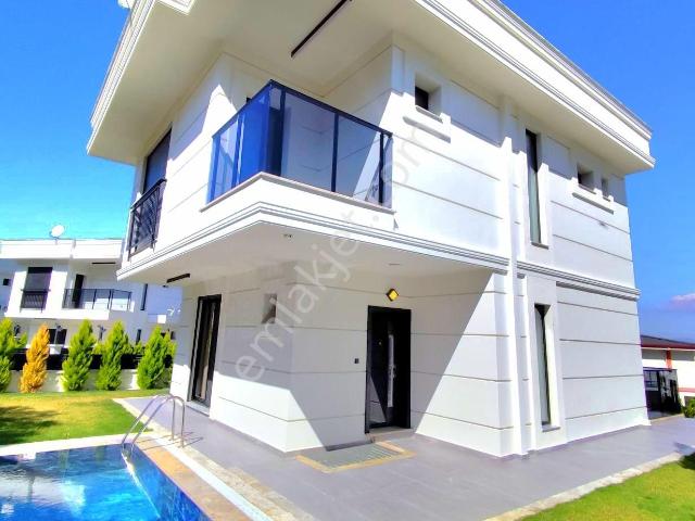 Davutlarda Özel Havuzlu 5+2 Tek Müstakil Bahçeli Sıfır Villa