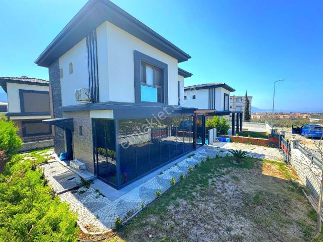 Davutlarda Özel Havuzlu 3+1 Bahçeli Villa