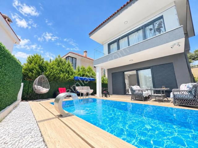 Davutlarda Özel Havuzlu Tek Müstakil Ful Eşyalı Bahçeli Villa