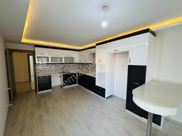 Davutlar'da Ara Kat Çift Balkon Ebeveyn Banyolu 3+1 Daire