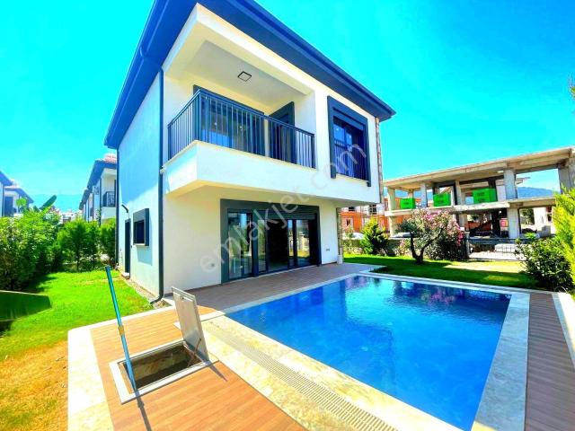 Davutlarda Köşe Konumlu Özel Havuzlu Tek Müstakil Bahçeli Sıfır Villa