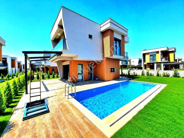 Davutlarda Plaja Ve Alış Veriş Mağ.yakın Özel Havuzlu Sıfır Villa