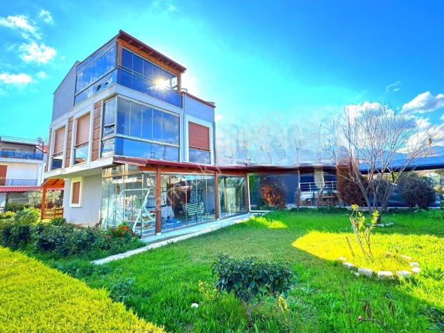 Davutlarda Plaja Yakın Havuzlu Sitede Geniş Bahçeli Tek Müstakil 4+1 Villa