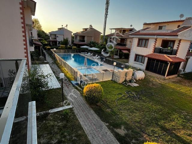 Davutlarda Sahile Yakın Havuzlu Sitede Satılık 4+1 Villa