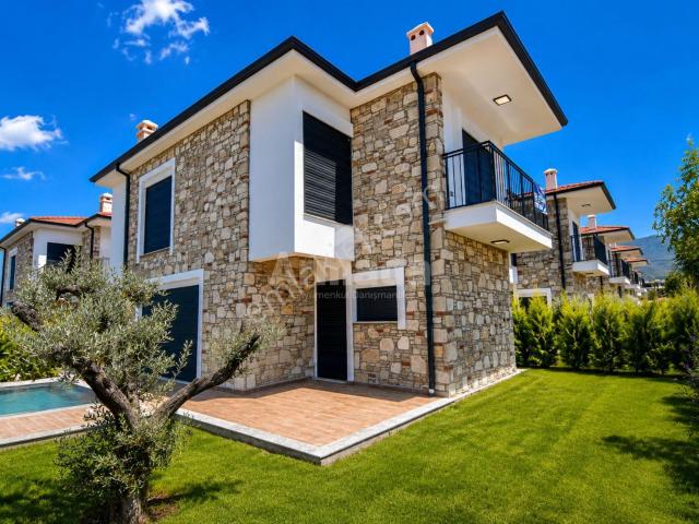 Davutlar'da Taş Mimari Tam Müstakil Bahçeli Köşe Konum Villa