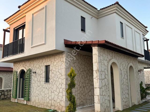 Davutlar'da 4+1 Havuzlu Modern Tasarım Müstakil Villa!