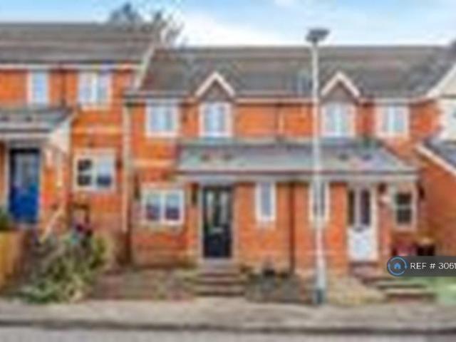 Davy Close, Wokingham, RG40 2 bed terraced house to rent £1,600 pcm £369 pw