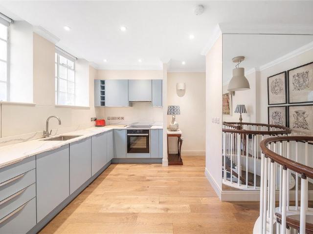 Daver Court, Chelsea Manor Street. 2 bed flat to rent £4,100 pcm £946 pw