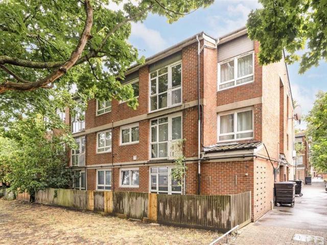 Davern Close, London SE10 2 bed flat to rent £1,750 pcm £404 pw