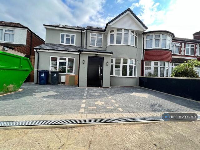 David Avenue, Greenford, UB6 2 bed flat to rent £2,200 pcm £508 pw