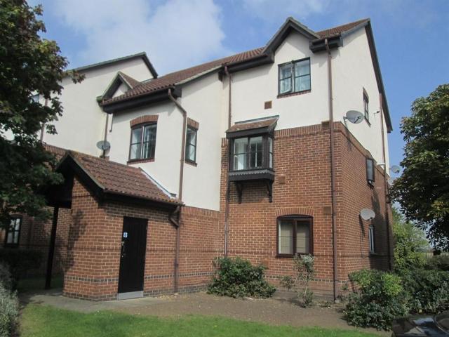 David Close, Harlington UB3, 1 bed flat to rent, £1,375 pcm | PrimeLocation