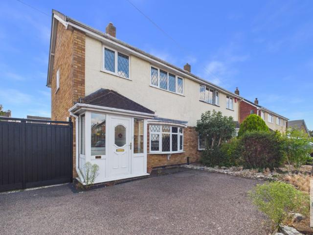 Davis Road, Glascote, Tamworth B77, 3 bed semi detached house to rent, £1,250 pcm | PrimeLocation
